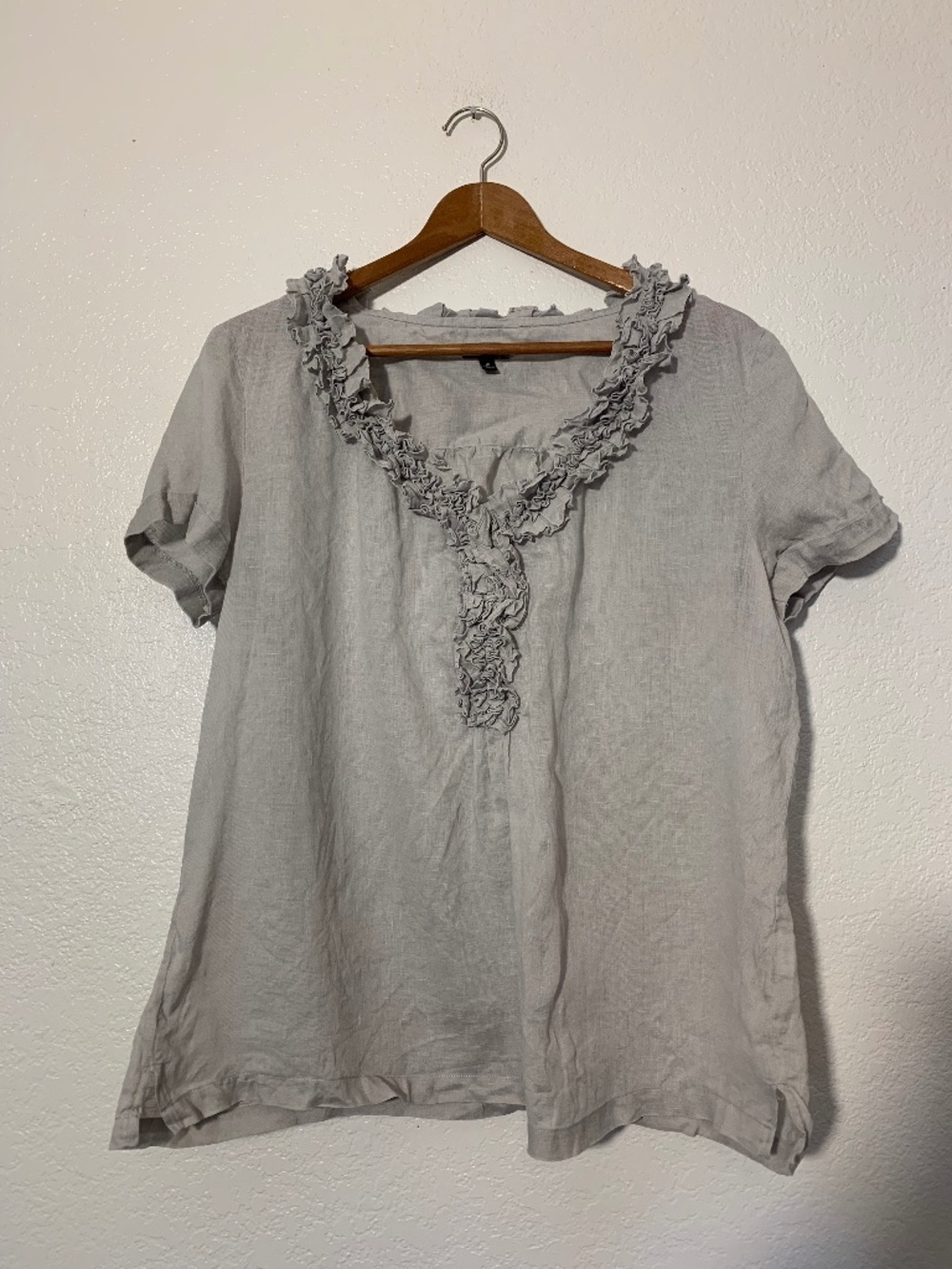 Talbots Short Sleeve Top 100% Linen Gray Ruffled V-Neck Size 10